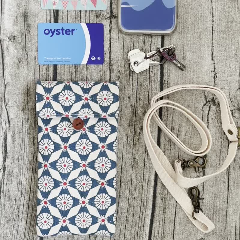 Handmade Phone case with Adjustable strap, Japanese vintage pattern - กระเป๋าแมสเซนเจอร์ - ผ้าฝ้าย/ผ้าลินิน สีน้ำเงิน