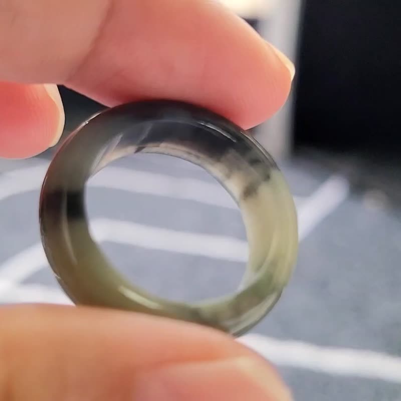 【親翠】天然翡翠 白冰茶色黑色三色煙燻雲霧紋手指鐲12號戒圈 - 戒指 - 玉石 多色