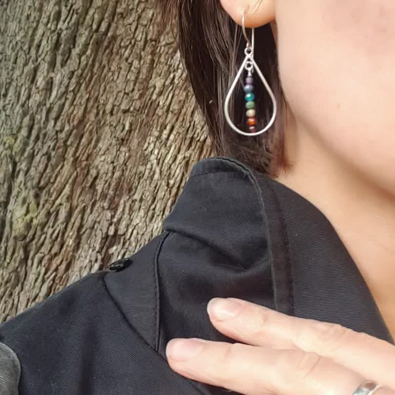 Seven Chakras Crystal Earrings, Rainbow gemstone gift, Yoga Jewelry for Her - 耳環/耳夾/耳骨夾 - 寶石 多色