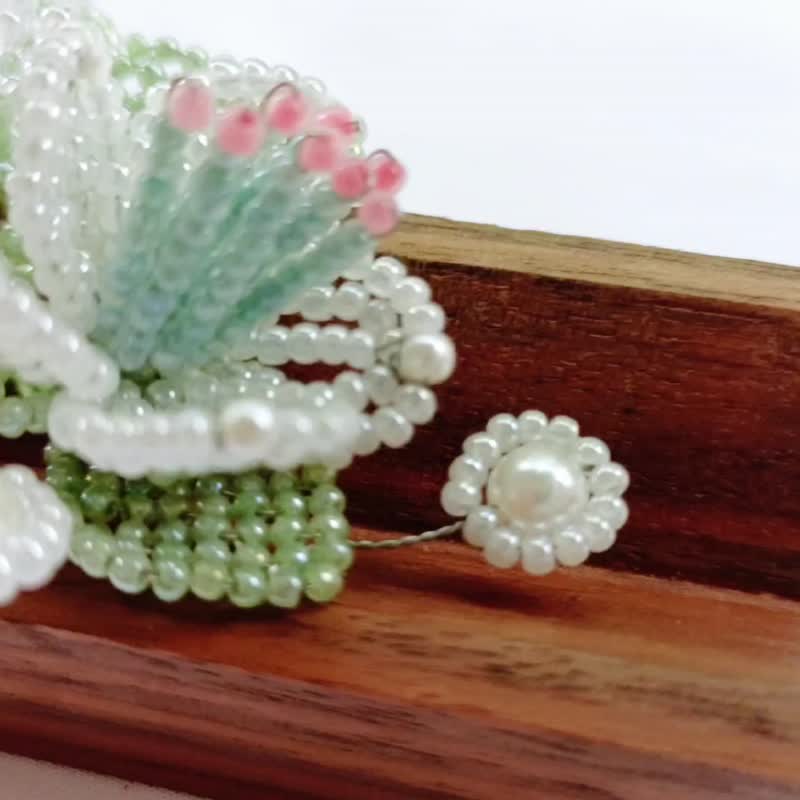 雨上梨 古風清新梨花傳統工藝手作緝珠髮簪髮飾飾品配件 - 髮夾/髮圈 - 其他材質 白色