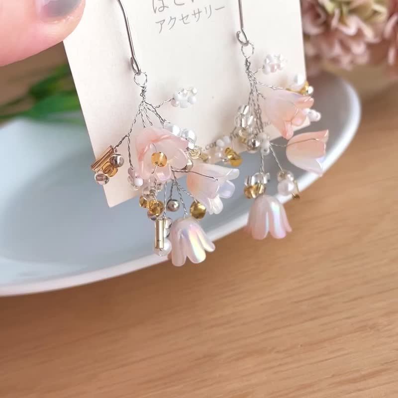 お花のビーズピアス(白ピンク) - 耳環/耳夾 - 塑膠 白色