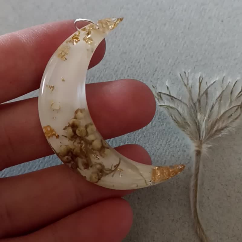 月亮項鍊 新月 Moon resin necklace White Moon flower pendant 項鍊 樹脂 乾花 - Necklaces - Resin White