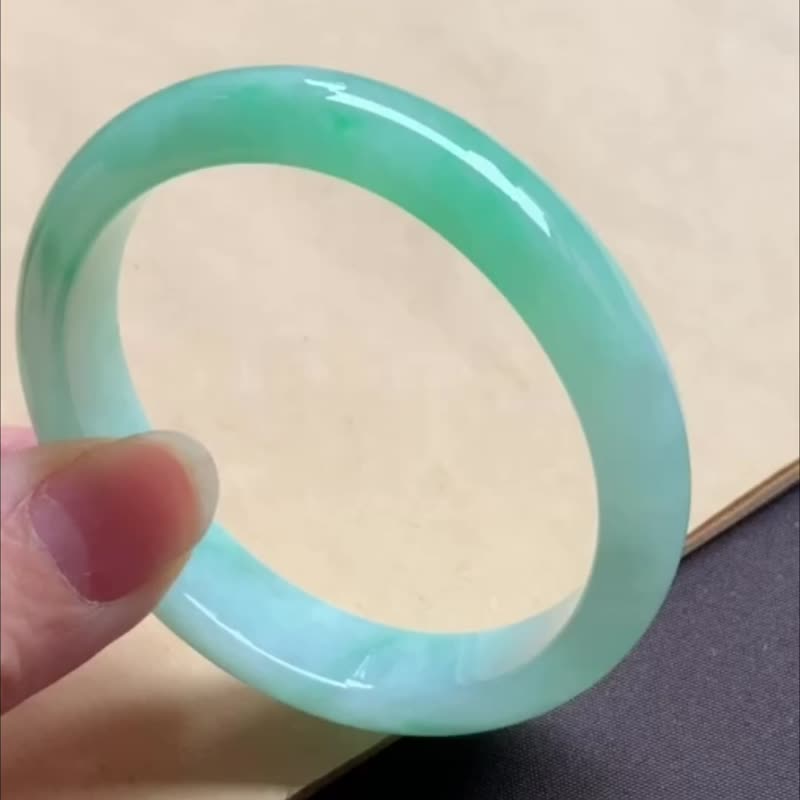 冰種 天然翡翠 緬甸 A玉 玉鐲 • 糯冰種馬卡龍翡翠貴妃鐲 - 手鍊/手環 - 玉石 綠色