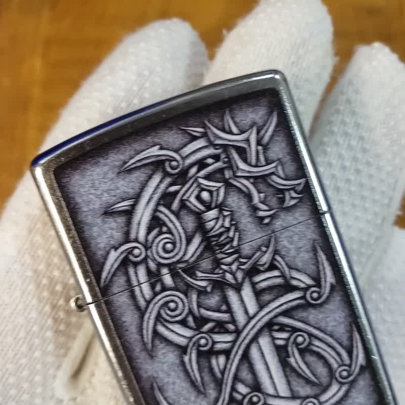 [ZIPPO Official Flagship Store] Medieval Iron Dragon Silver Design Windproof Lighter 48365 - อื่นๆ - ทองแดงทองเหลือง สีเงิน