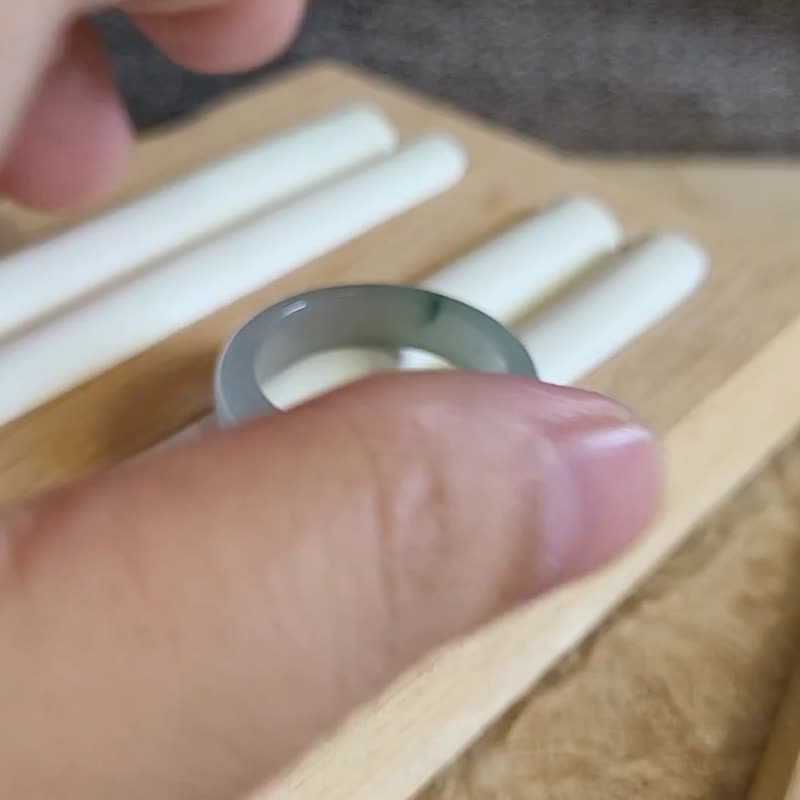 [Qin Cui] Natural Jadeite Ice芙蓉 Green with a Touch of Color, Species Water Beautiful Finger Ring Size 17 - แหวนทั่วไป - หยก หลากหลายสี