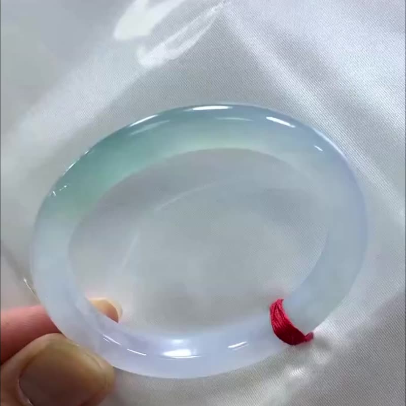 冰種翡翠天然翡翠玉鐲A玉手鐲 玉鈪 • 冰種湖藍綠翡翠貴妃鐲 - 手鍊/手環 - 玉石 藍色