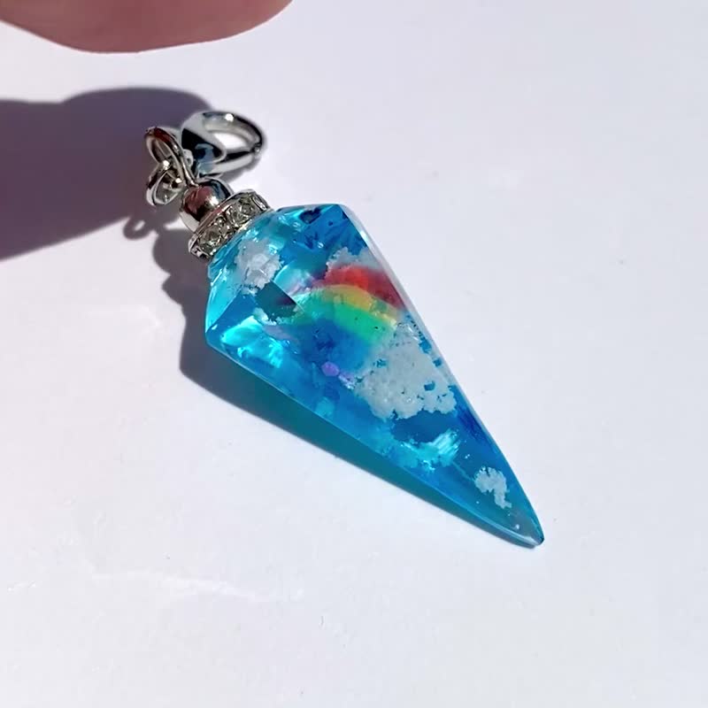 Cloud Resin Rainbow Bridge Sky Pendulum S 1 Recommended String Pendant - สร้อยคอ - เรซิน สีน้ำเงิน