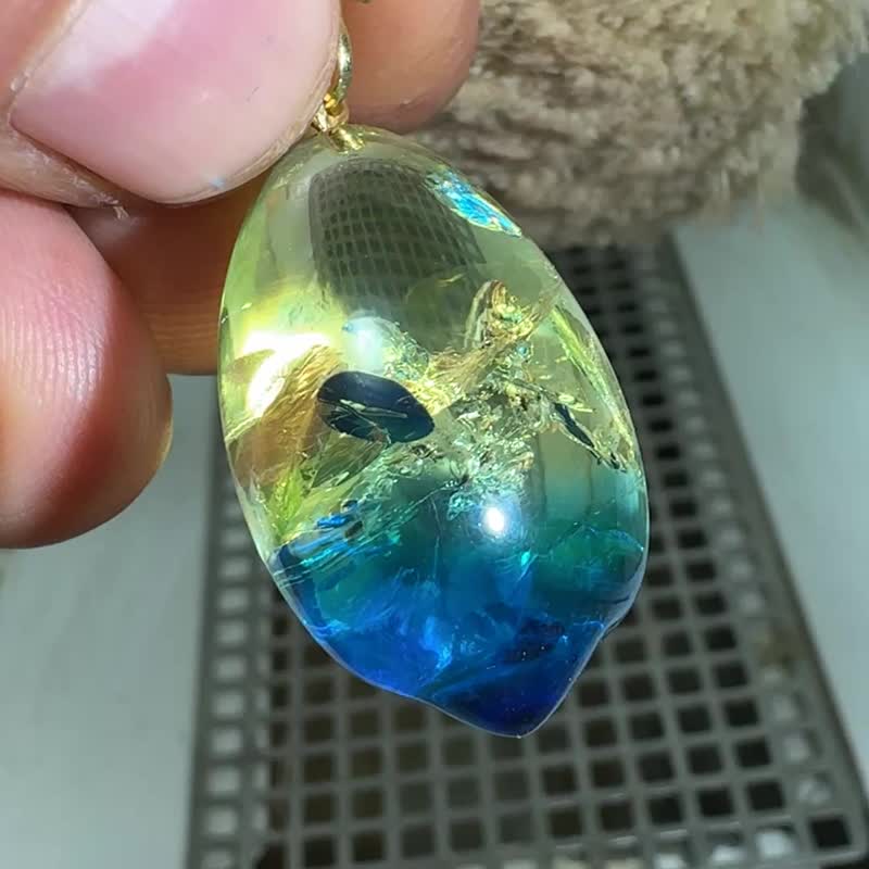 手工製作烏克蘭藍琥珀吊墜 內含閃粉 採用獨家設計 - 項鍊 - 半寶石 藍色