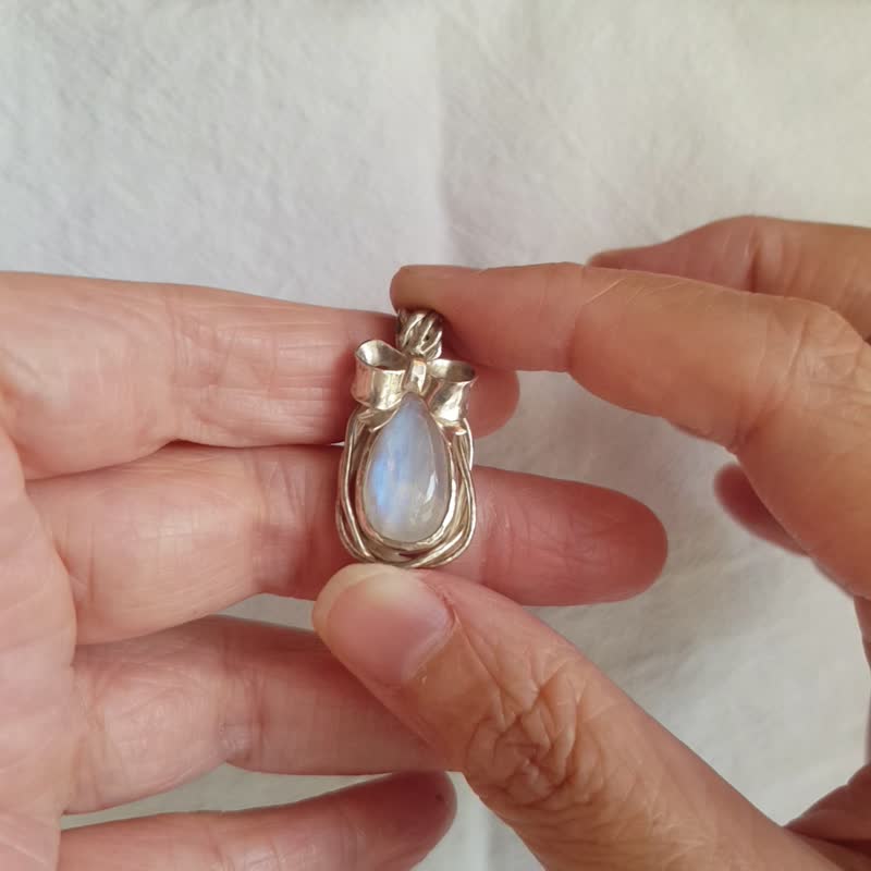 [Moonlight Gift] 925 Silver Handmade Silver Moonstone Necklace Pendant - Necklaces - Gemstone Multicolor