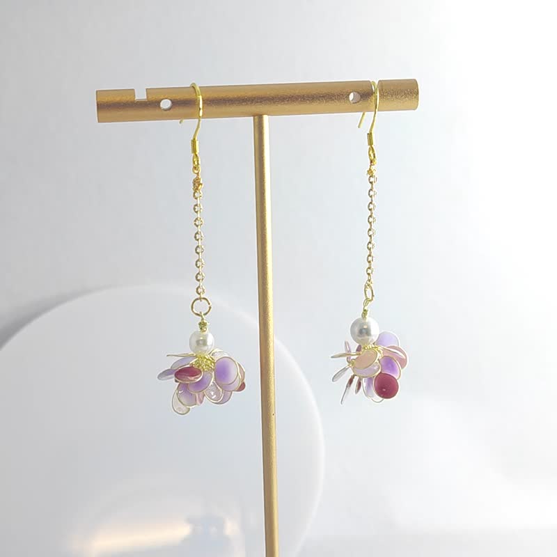 Pearl mini flower ball earrings - ต่างหู - วัสดุอื่นๆ 