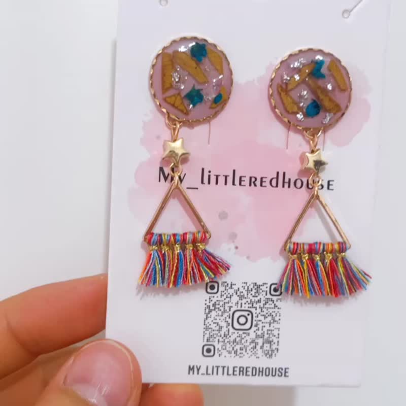 Ethnic color tassel glue dried flower earrings - Earrings & Clip-ons - Resin Pink