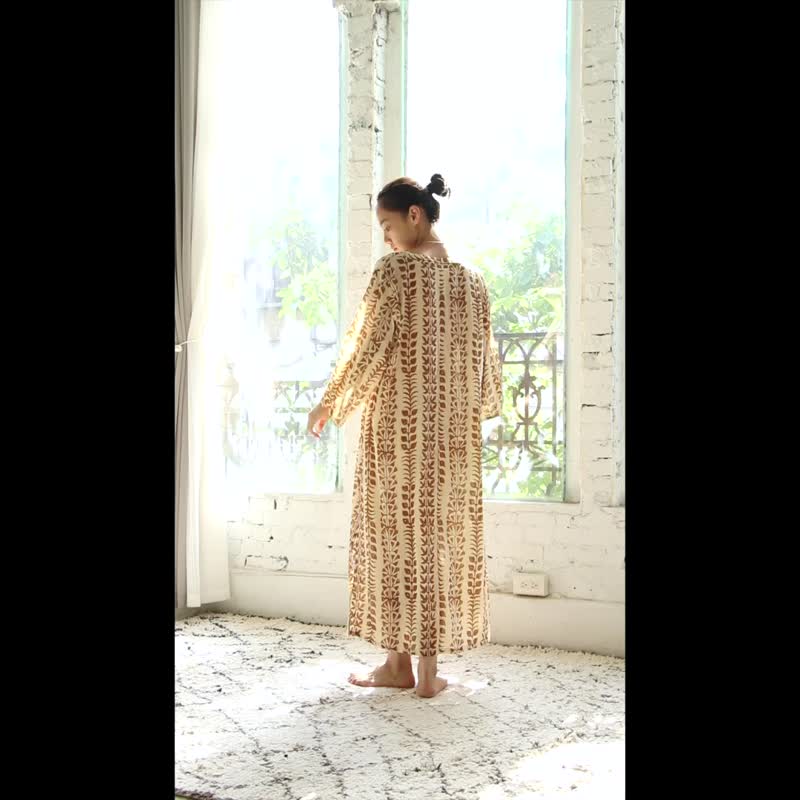 OMAKE Large V-neck slit wide-sleeved blouse dress/voile cover dyed Brown vine - One Piece Dresses - Cotton & Hemp Brown