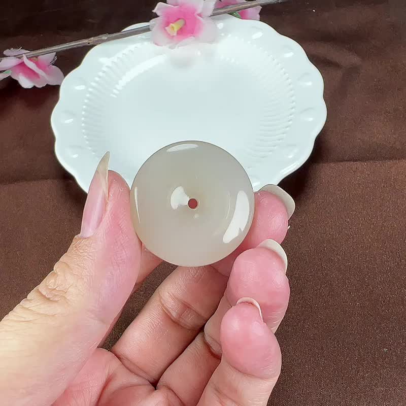 天然新疆和田玉藕粉色平安扣面包圈吊墜玉質細膩油潤色澤柔和 - 吊飾/掛飾 - 玉石 