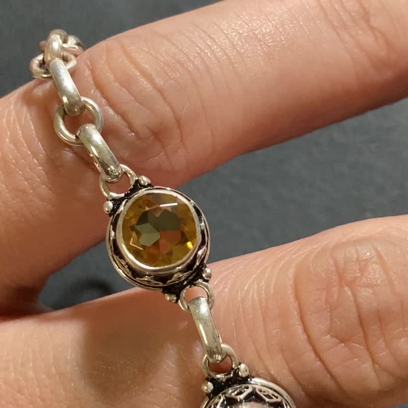 Natural citrine bracelet handmade in Nepal 925 sterling silver - สร้อยข้อมือ - คริสตัล 