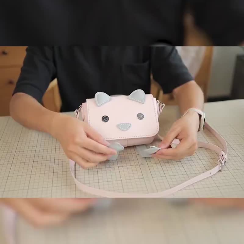 【生日禮物】蠢小魚可愛卡通包包手工DIY材料包自制少女編織包 - 側背包/斜背包 - 真皮 多色