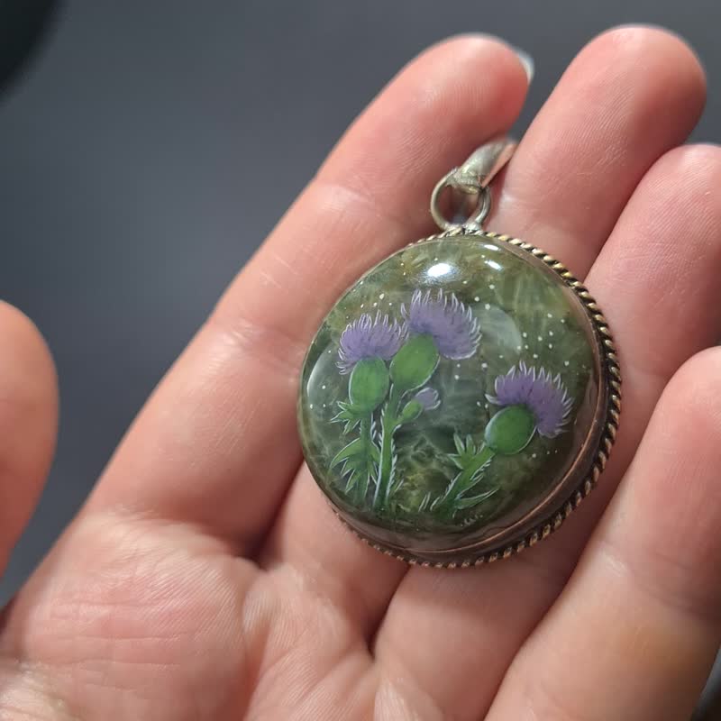 Thistle pendant Oil painting on moss agate. A flower on miniature Stone painting - 項鍊 - 石頭 綠色