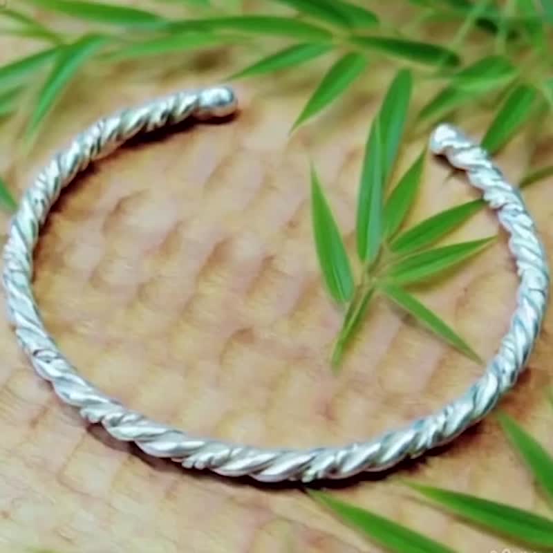 【Captain Flint手作銀飾】繾繞流光 999 純銀麻花手環 手鐲 - 手鍊/手環 - 純銀 灰色