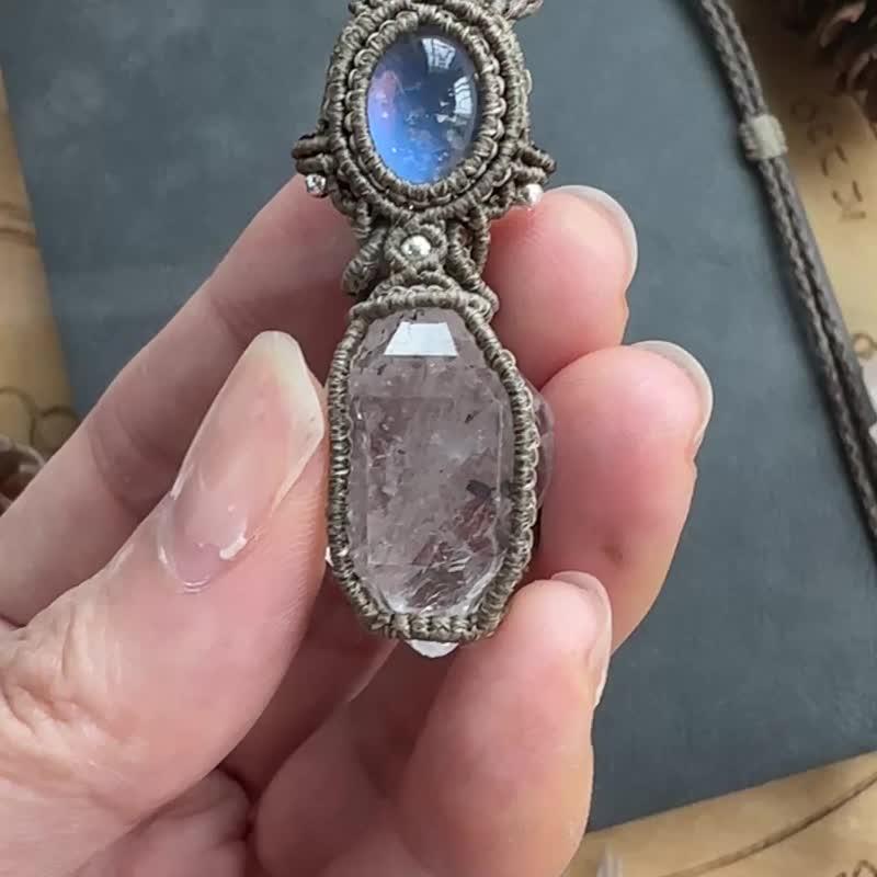 N1205 民族風蠟線編織 月亮石 閃靈鑽 銀珠項鍊 (可調長度) - 項鍊 - 寶石 灰色