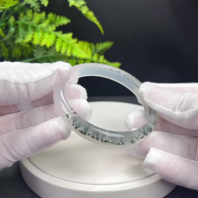 高品質 白色瑪瑙手鐲 59MM 冰潤起剛飄綠朱砂點玉髓手環 自信魅力 - 手鍊/手環 - 半寶石 