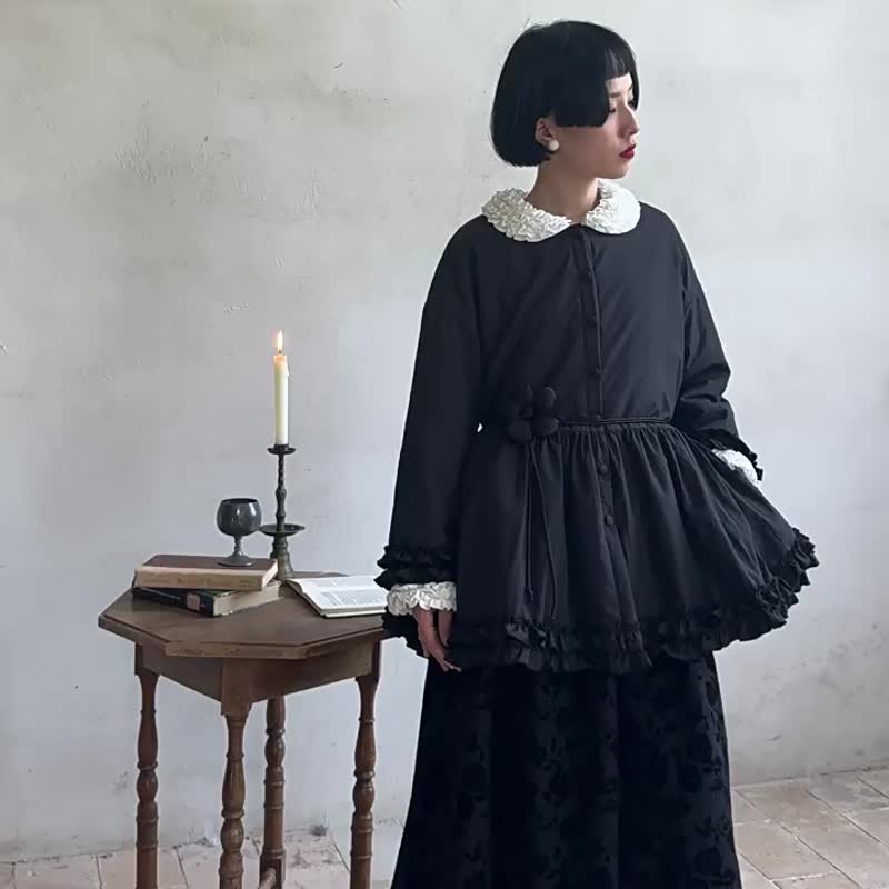 黑色 鳥羽圓領黑棉服 附贈立體花腰帶 防風面料夾棉保暖秋冬外套 - 女大衣/外套 - 其他人造纖維 黑色