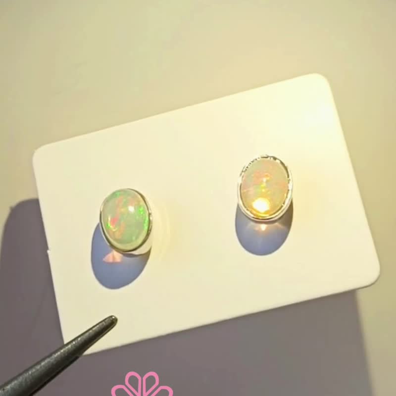 Natural Opal Stud Earrings Sterling Silver 925 with Whitegold Plated. - 耳環/耳夾/耳骨夾 - 純銀 多色