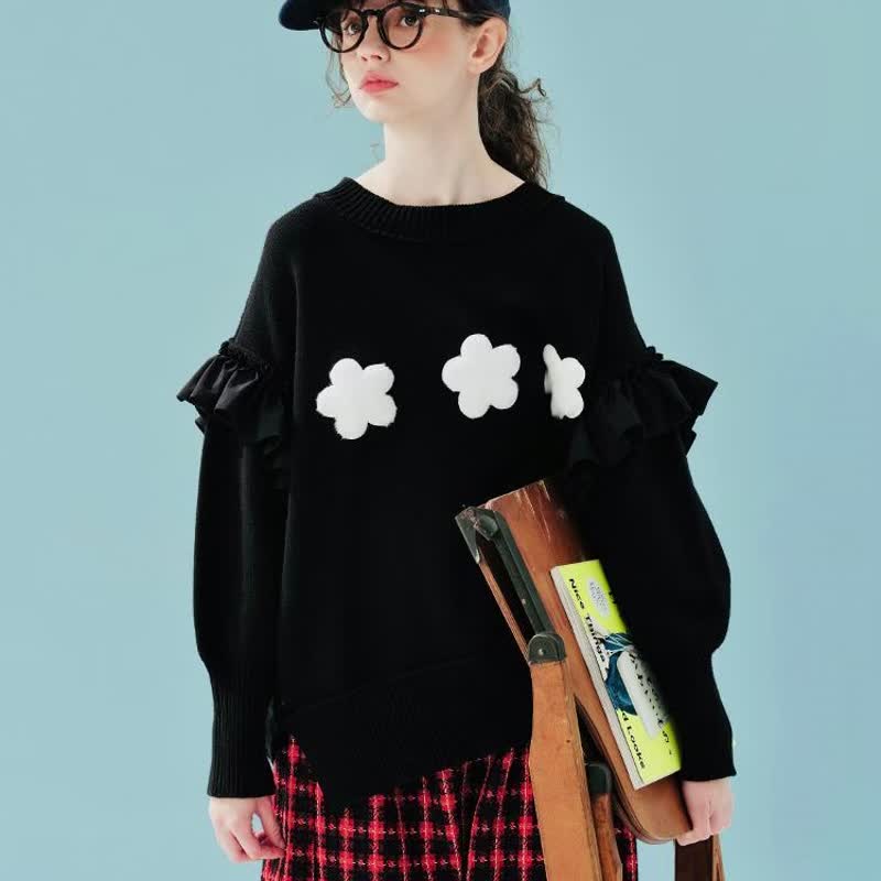 Black knitted top with fluffy flowers and flying sleeves - Women's Sweaters - Other Materials Black