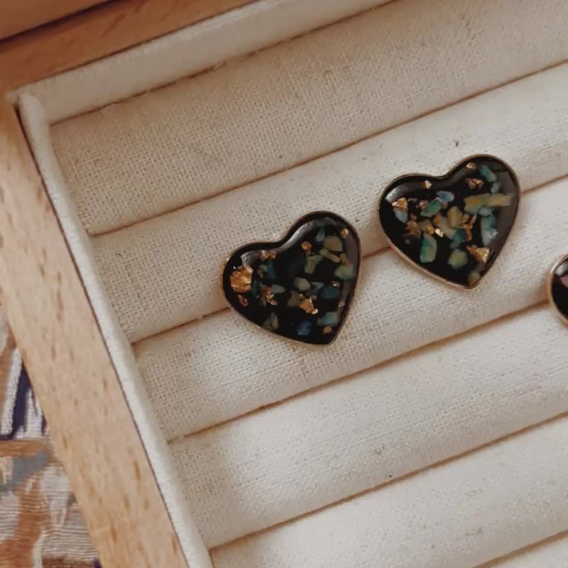 Earrings | Petals In The Heart - 草青 - Earrings & Clip-ons - Other Metals Green