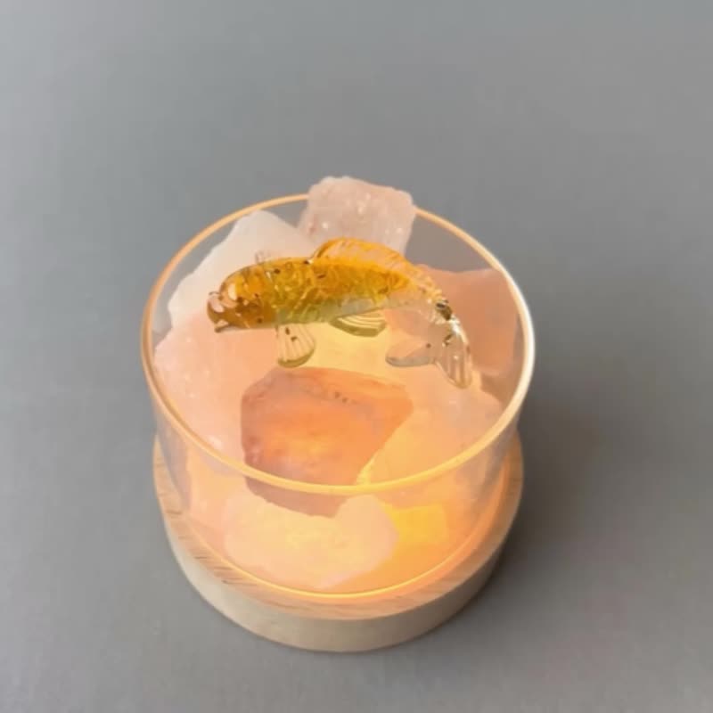 【聖誕新年禮物】小金魚香氛鹽燈 招財 | 願你有底氣 也有餘裕 - 香氛/精油/擴香 - 水晶 金色