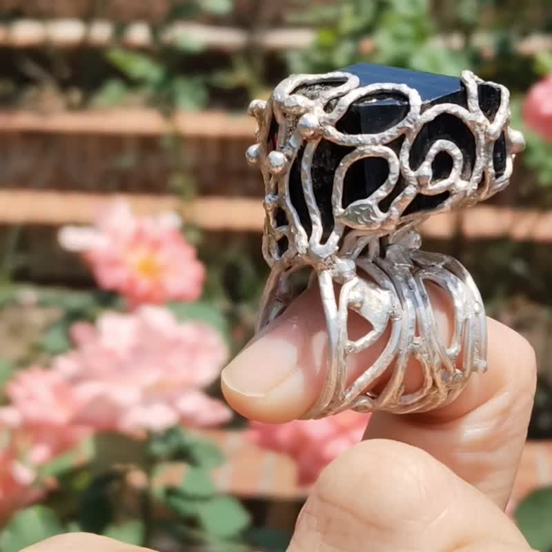 黑碧璽原礦手工銀戒 純銀戒指~力~ Black Tourmaline Silver Ring - 戒指 - 純銀 