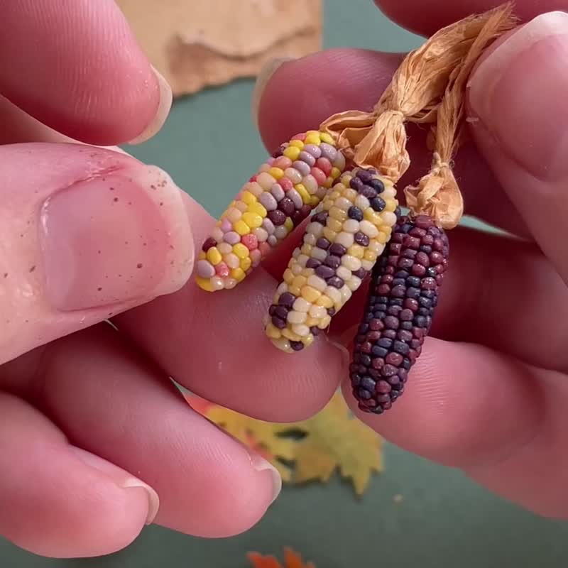 Miniature set of three printed colored cucumbers, scale from 1 to 12 - ตุ๊กตา - วัสดุอื่นๆ หลากหลายสี