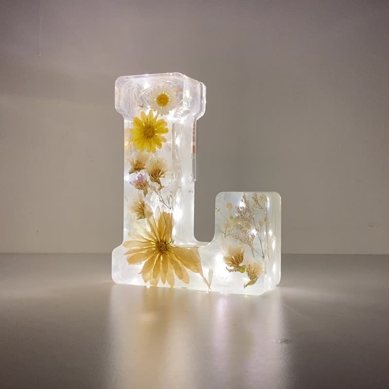 Dried flower resin lamp with white blooming - L - Lighting - Resin White
