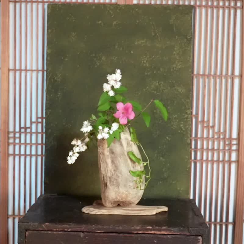 お気に入りの季節の花を飾って気持ちの良い空間を作ってみませんか　流木の花器、木の花瓶、花器、小さな花瓶、９９ - 花瓶/花器 - 木頭 咖啡色