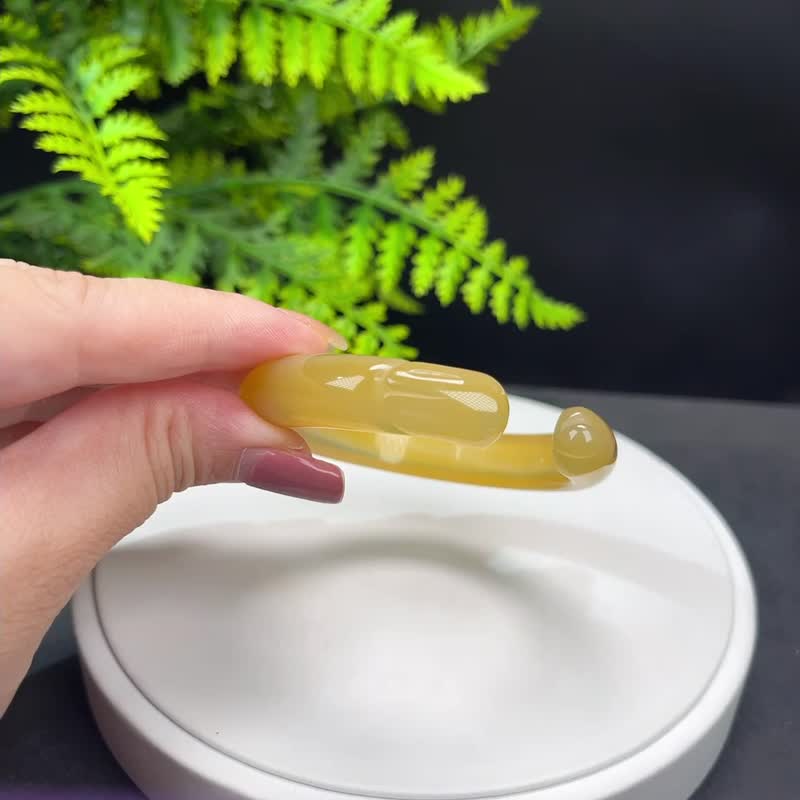 精品 黃色瑪瑙開口手鐲 52MM 冰潤起光手工雕刻萌兔 招財財運繁榮 - 手鍊/手環 - 半寶石 黃色