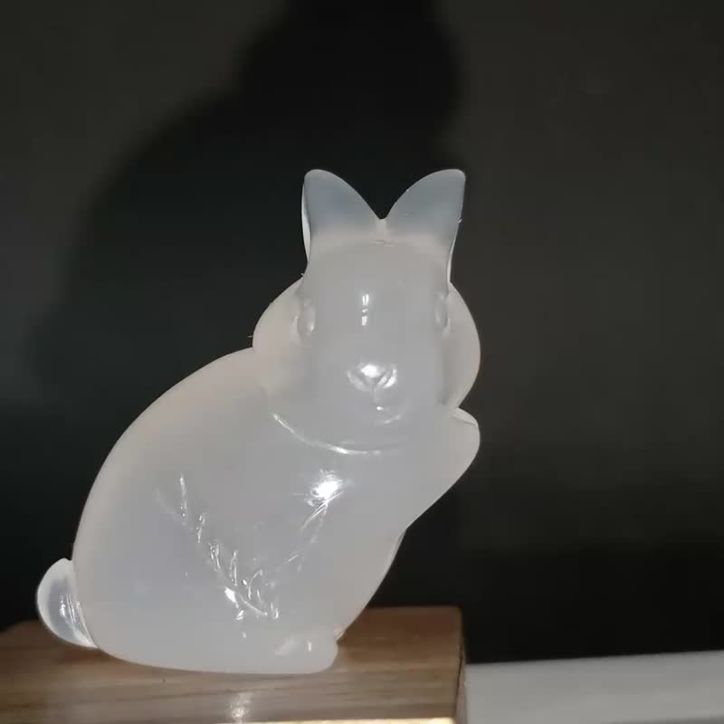 Christmas gift box | small carved animals - rabbit white chalcedony / cute little white rabbit - ของวางตกแต่ง - หยก สีใส