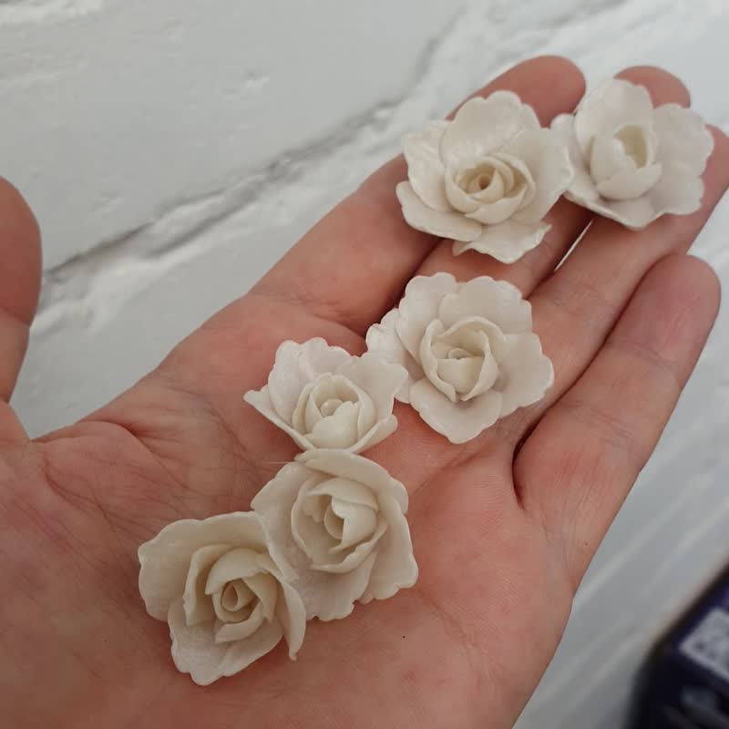 Pearl Roses Flower Polymer Clay 2 cm, Floral beads making jewelry - 零件/散裝材料/工具 - 塑膠 白色