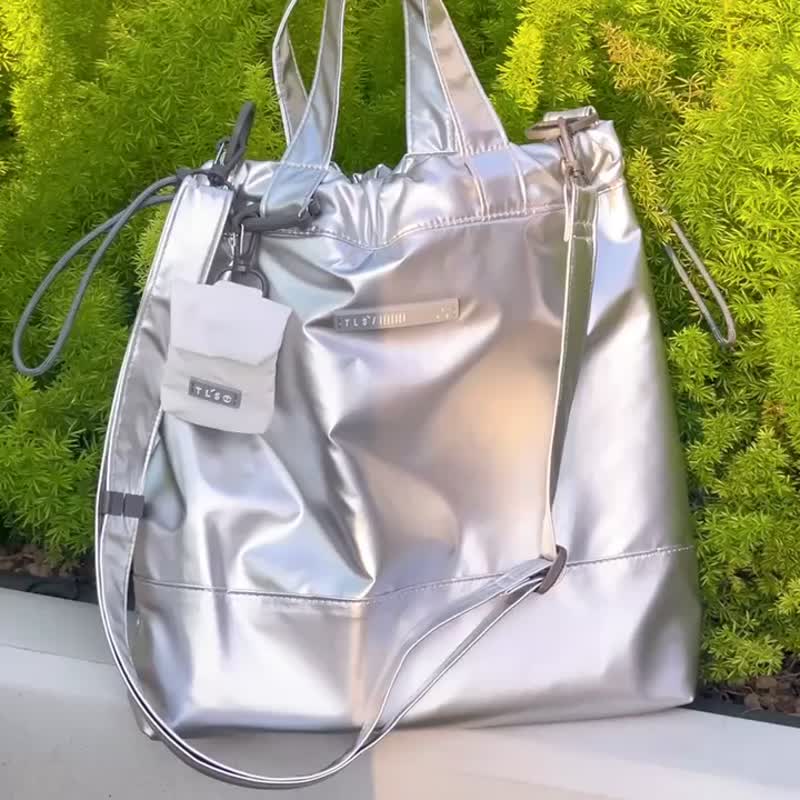 Metallic Sliver | Voyage Reversible Packable Colorblock Crossbody Shoulder Bag - กระเป๋าแมสเซนเจอร์ - ไนลอน สีเงิน