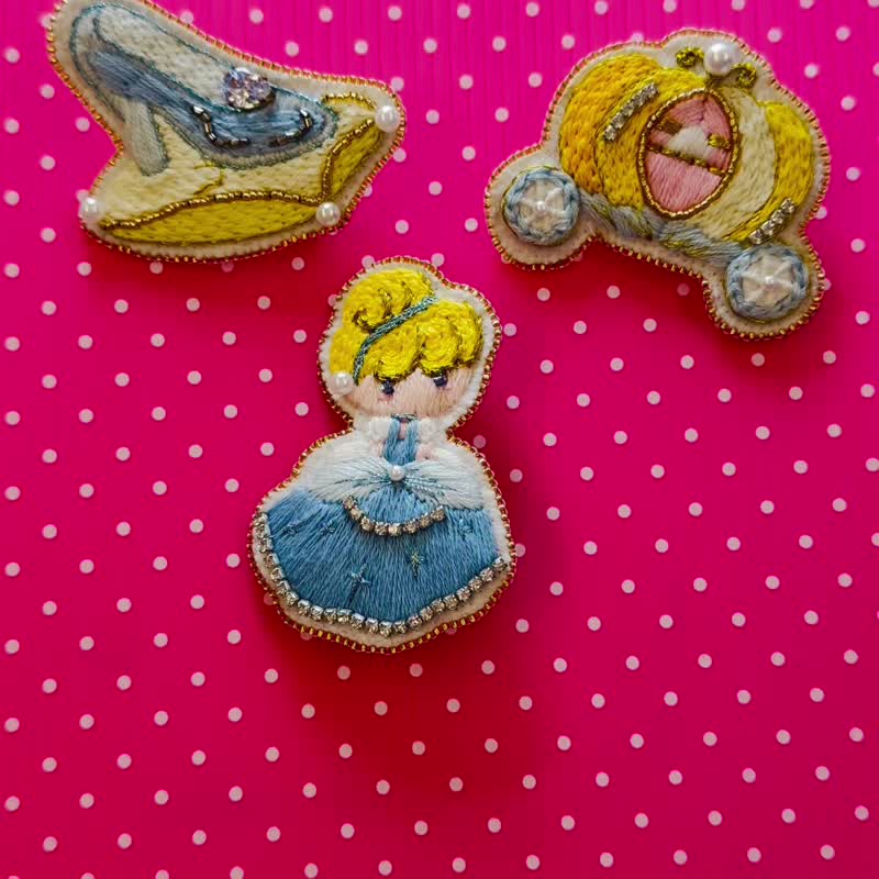 ビーズ刺繍 - おとぎ話シリーズ - シンデレラブローチ - シンデレラ、ガラスの靴、かぼちゃの馬車 - ブローチ - その他の素材 