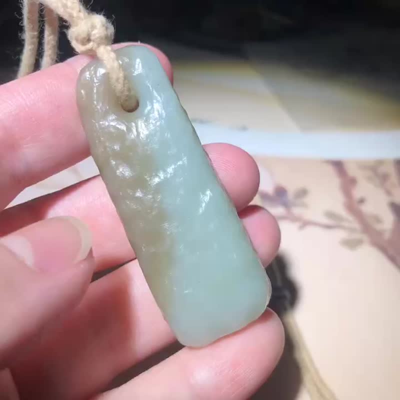 Hotan Jade Pendant with Weathering Patterns in Sugar White Material - สร้อยคอ - เครื่องเพชรพลอย 