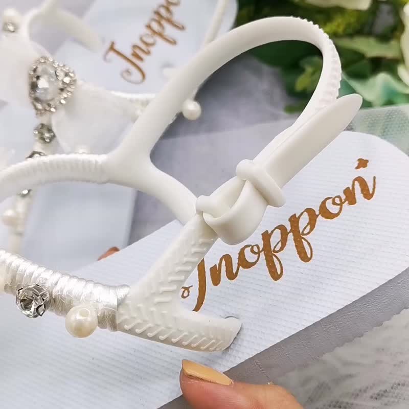 Bow White Jeweled Bridal Flip Flops White sandals for woman - 拖鞋 - 橡膠 白色