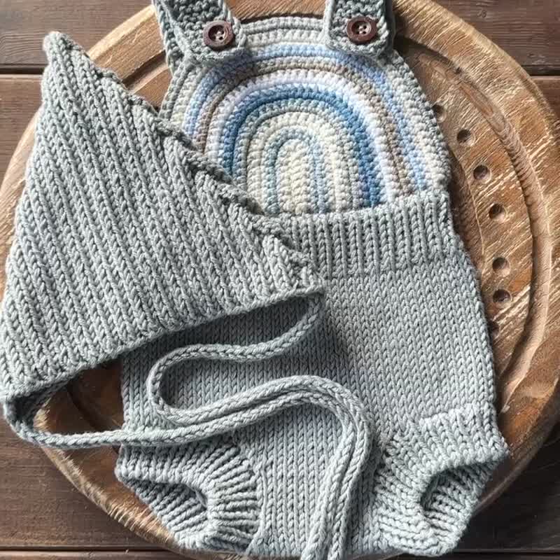 Grey bodysuit with hat for newborn boys: the perfect outfit for a little boy - 嬰兒手鍊/飾品 - 其他金屬 灰色
