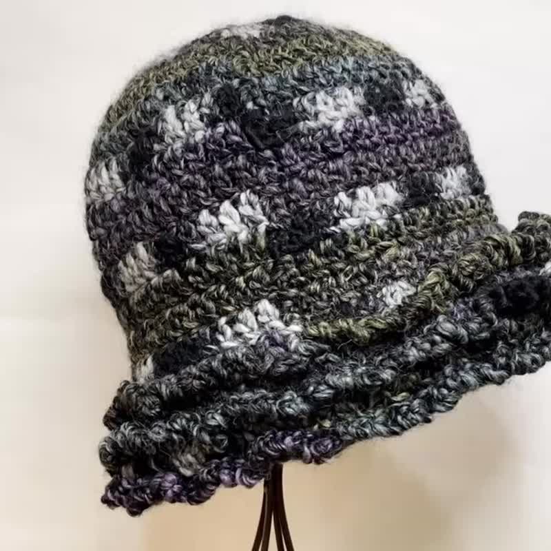 Handmade hand-woven beanie with edged edge - หมวก - ขนแกะ 