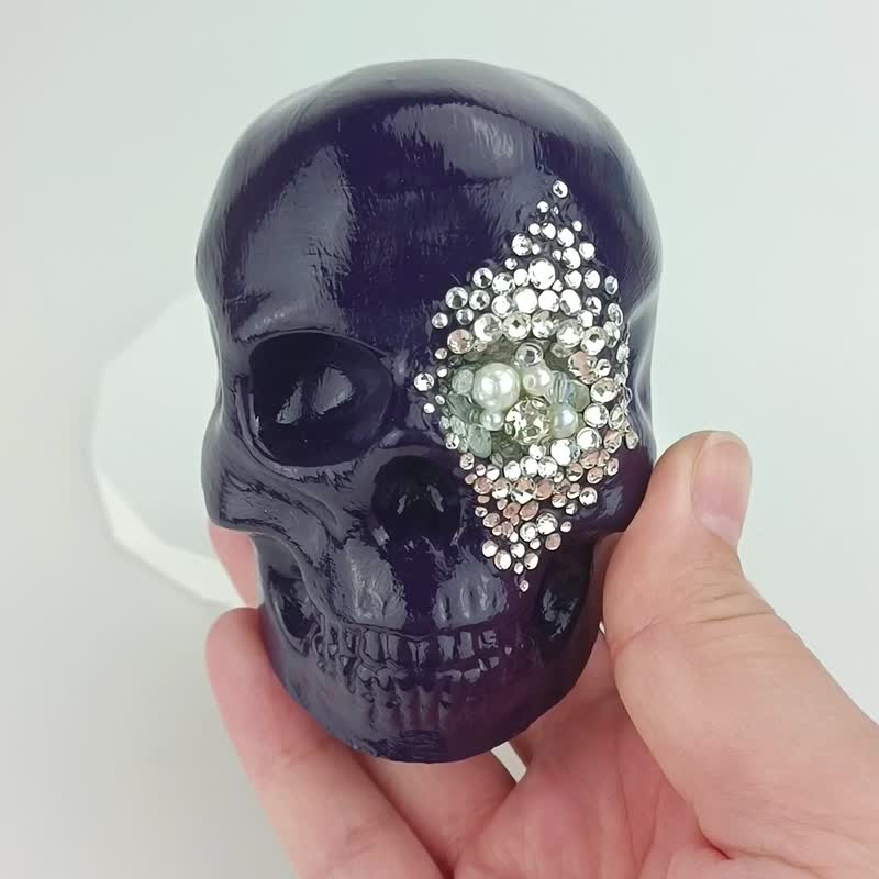 Purple skull with Stones and Rhinestones Unique handmade art and home decor - เซรามิก - วัสดุอื่นๆ 