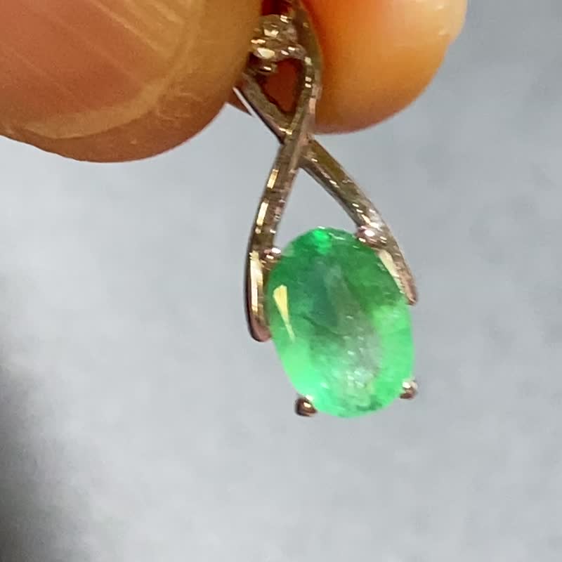 Ready-made natural emerald pendant necklace in Taiwan 925 sterling silver made in India - สร้อยคอ - เครื่องเพชรพลอย สีเขียว