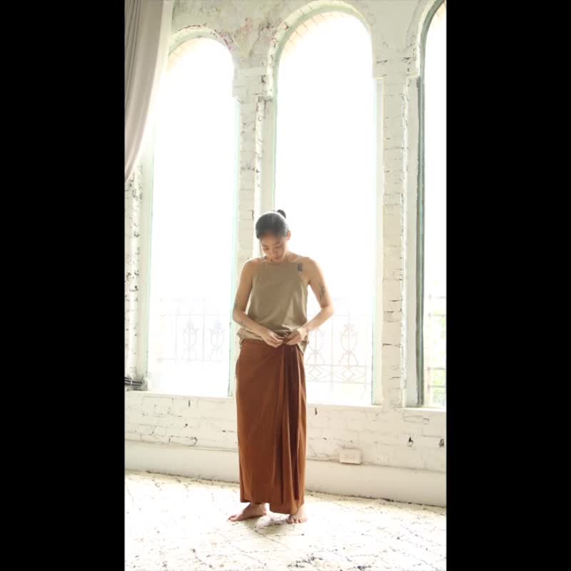 OMAKE 前覆片側綁帶長褲 / 菱紋布 深藍 - 女長褲 - 棉．麻 藍色