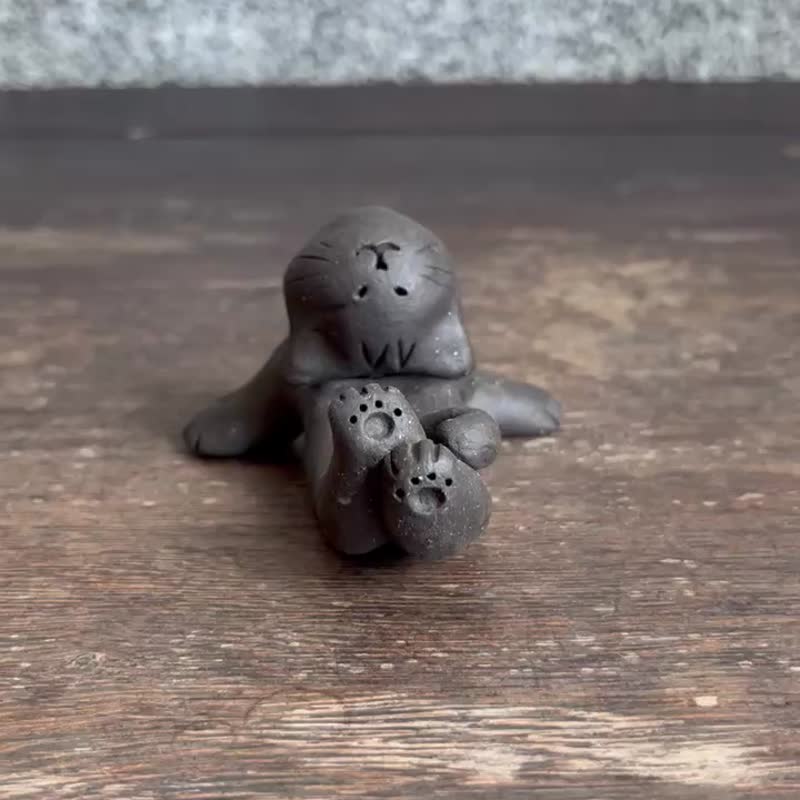 海獅貓貓 / 陶偶 / 筷架 / 礦座 - 擺飾/家飾品 - 陶 黑色