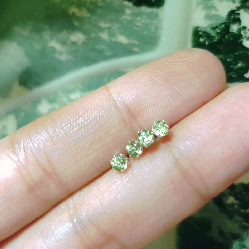 SV925 迷你橄欖石單鑽耳環(耳夾) 3mm 皇冠六爪鑲 養耳棒 - 耳環/耳夾/耳骨夾 - 水晶 綠色