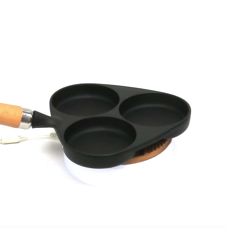 Nanbu Ironware Iwachu Japanese cast iron Egg Pan with Wooden Handle - Pots & Pans - Other Metals Black