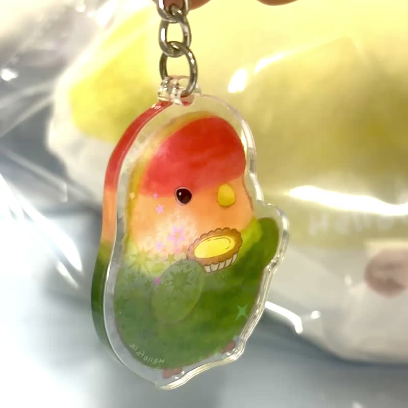 Red-fronted lovebirds/parrots/baby parrots and baked crispy egg tarts sparkling keychains/keychains - ที่ห้อยกุญแจ - พลาสติก ขาว