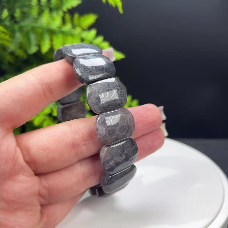 精品 天然珊瑚玉手排 黑灰色 玉化 檸檬片 鳳尾紋 - 手鍊/手環 - 半寶石 多色