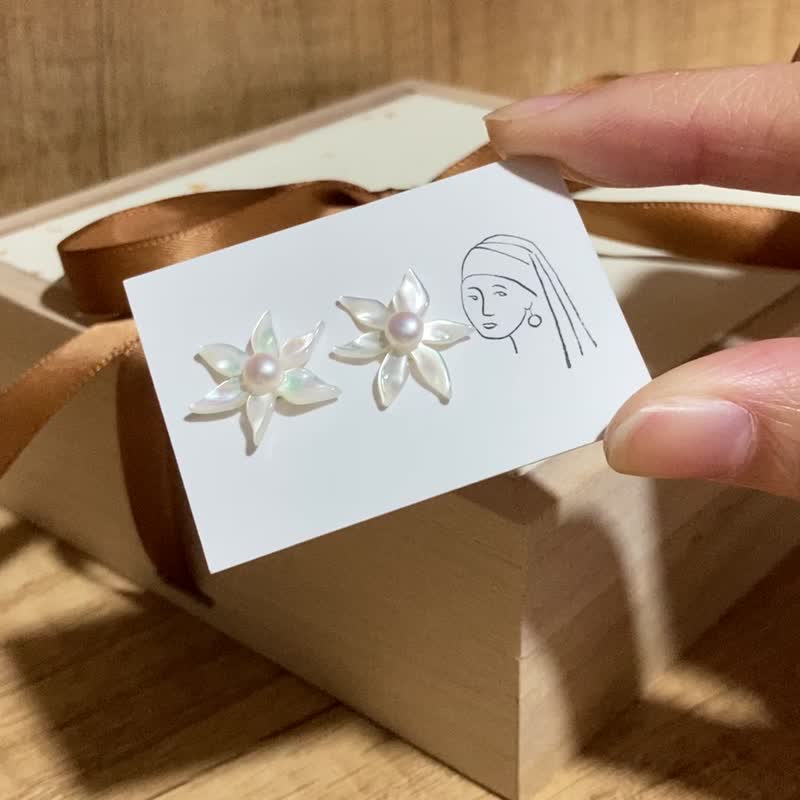 【水仙子】水仙花 天然白/黃貝殼貝母 全925純銀耳釘/耳夾 - 耳環/耳夾/耳骨夾 - 純銀 黃色